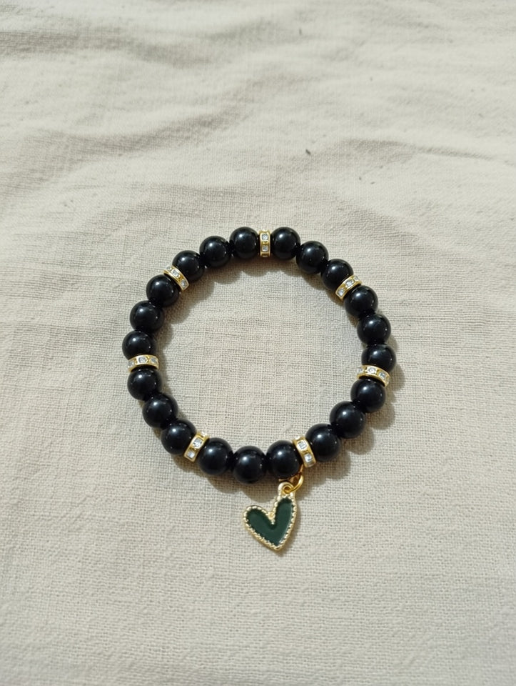 Timeless Beaded Bracelet With Charm – Effortless Everyday Style