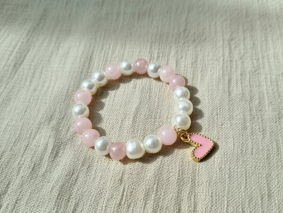 Timeless Beaded Bracelet With Charm – Effortless Everyday Style